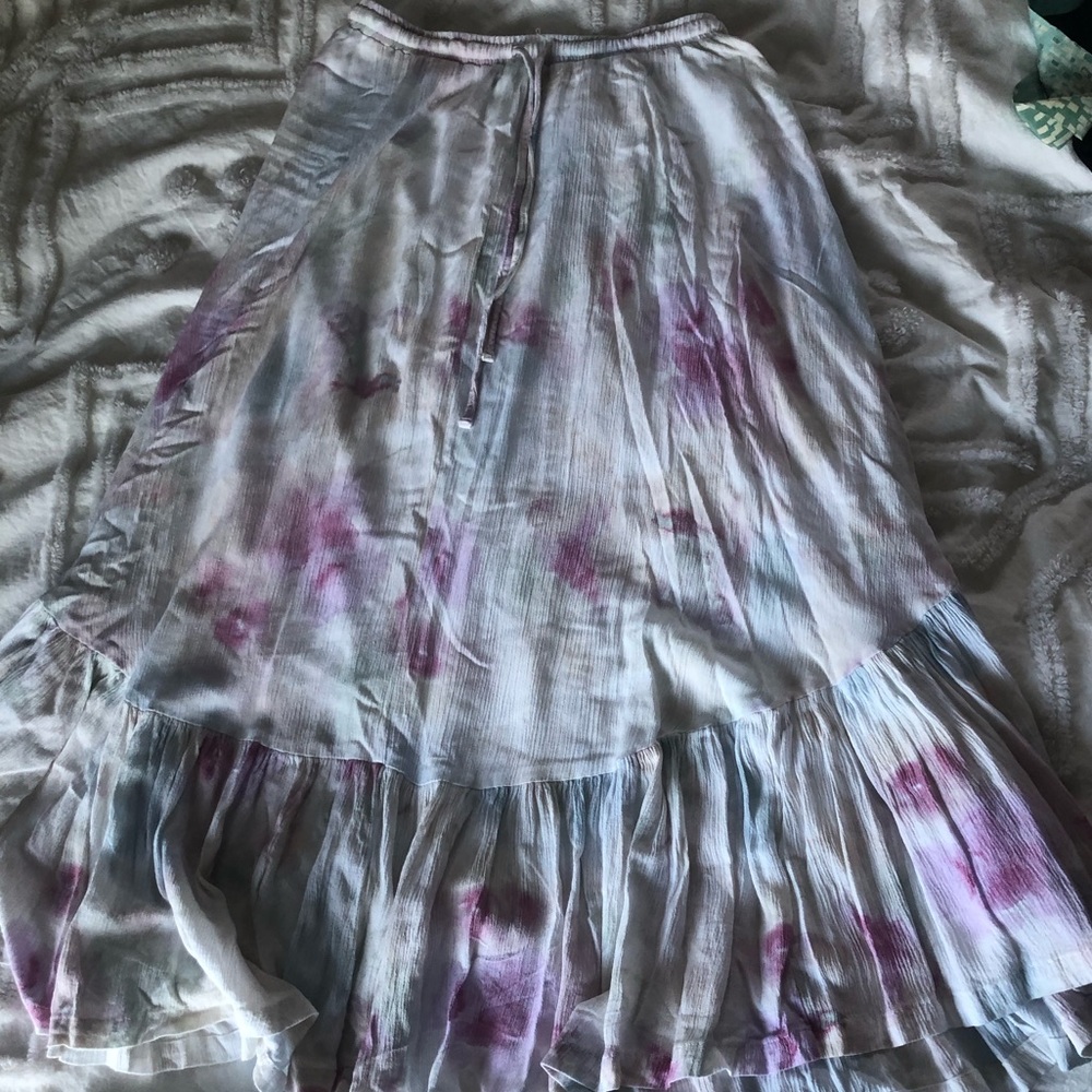 Size Small floral crinkle maxi skirt by z-supply
